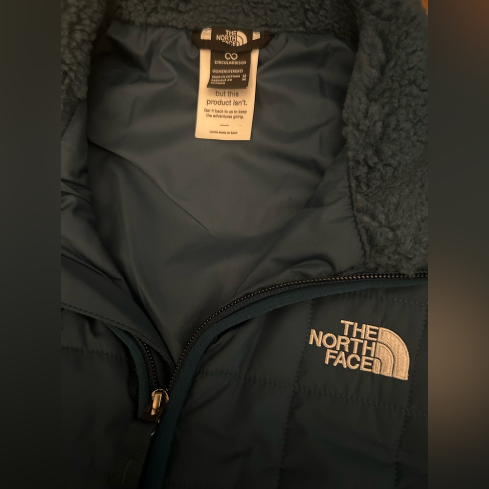 The North Face Women’s Junction Insulated Vest – Medium - Picture 4 of 5